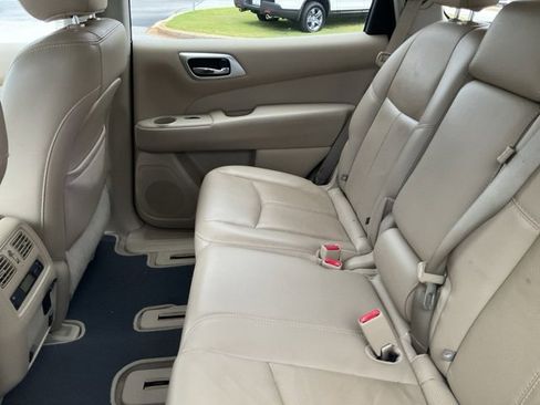 Used 2015 Nissan Pathfinder Platinum image 11