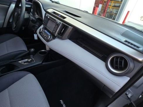 Used 2015 Toyota RAV4 XLE image 20