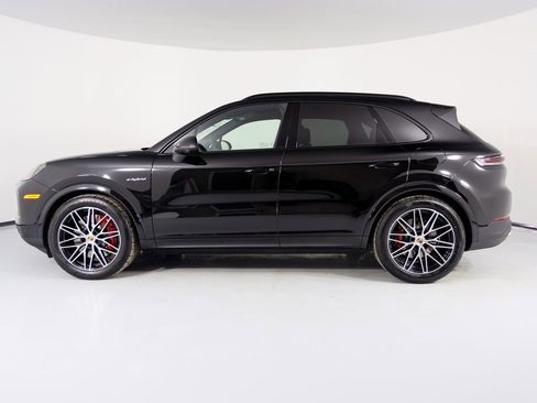 New 2026 Porsche Cayenne S image 2