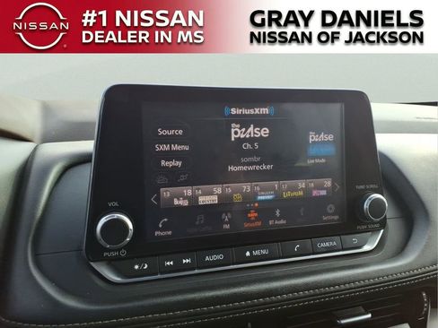 Used 2021 Nissan Rogue SV w/ Premium Package image 17