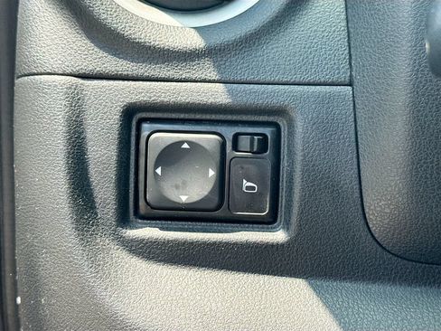 Used 2018 Nissan Versa SV FWD image 10