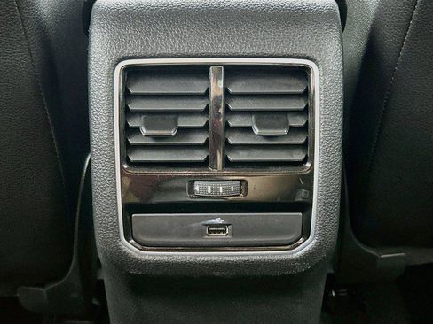 Used 2018 Volkswagen Passat 2.0T SE FWD image 25