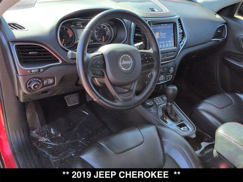 Used 2019 Jeep Cherokee Trailhawk w/ Cold Weather Group image 20