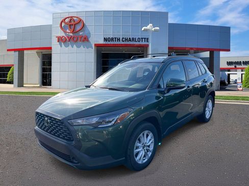 Used 2023 Toyota Corolla Cross LE w/ Moonroof Package FWD image 4