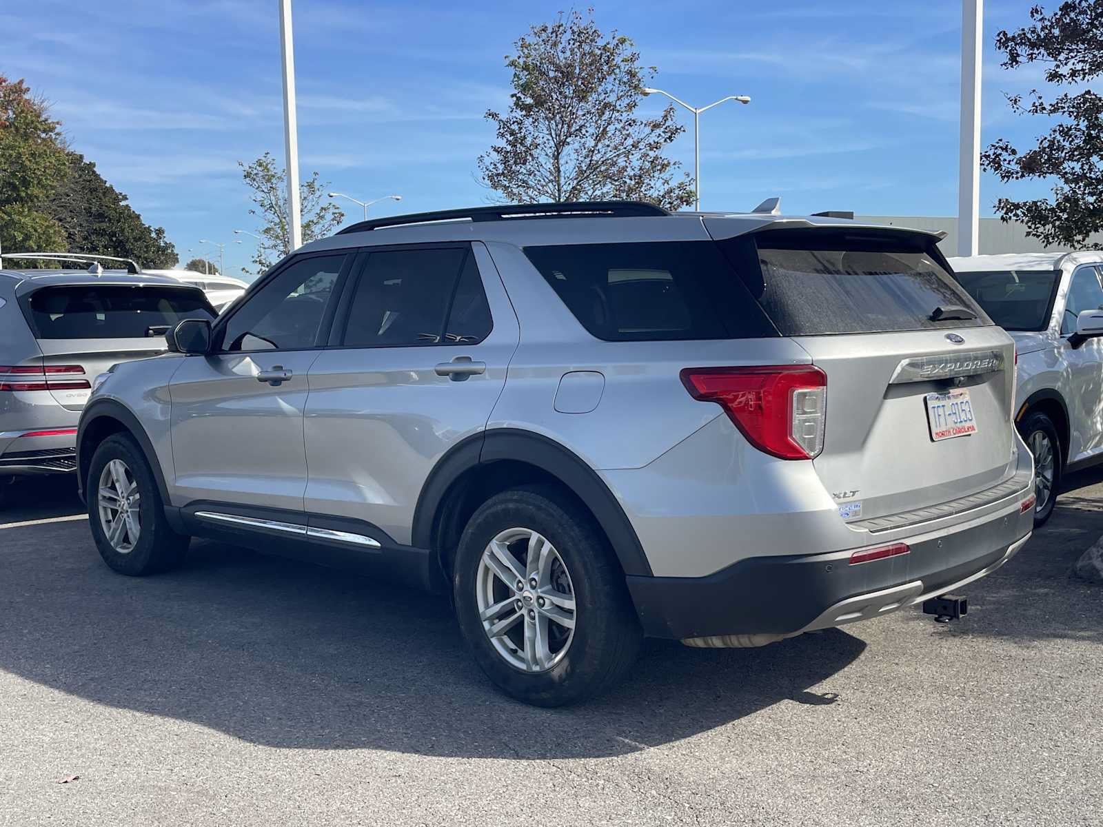 Used 2020 Ford Explorer XLT w/ Equipment Group 202A AWD/4WD image 3