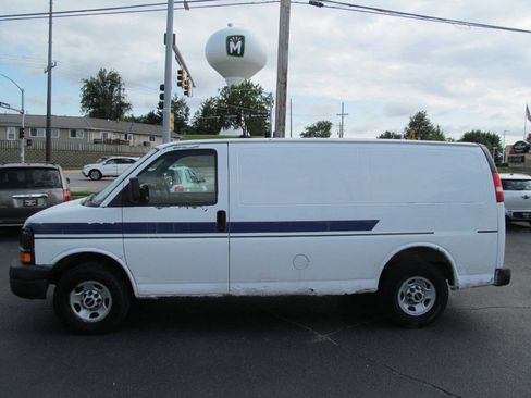 Used 2007 GMC Savana 2500 RWD image 2