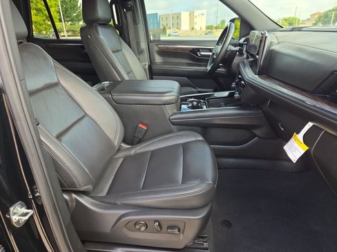 Used 2025 Chevrolet Tahoe LT w/ Comfort Package RWD image 31