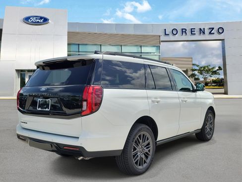 New 2027 Ford Expedition Platinum w/ Stealth Appearance Package RWD image 4