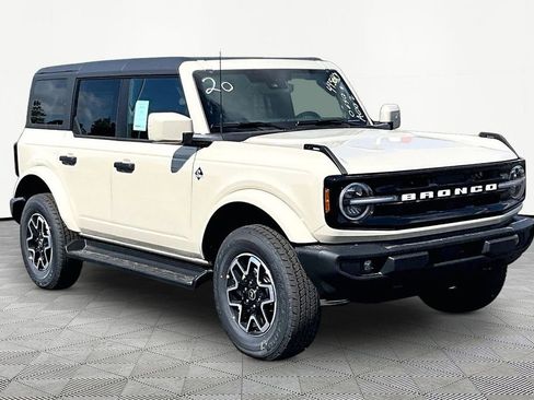 New 2026 Ford Bronco Outer Banks AWD/4WD image 1