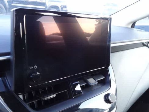 Used 2025 Toyota Corolla LE FWD image 10