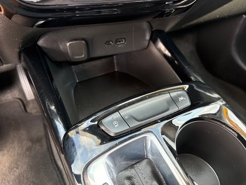 Used 2025 Chevrolet Trax LT w/ Driver Confidence Package FWD image 19