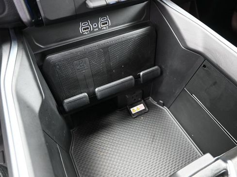 Used 2025 RAM 1500 Big Horn RWD image 24