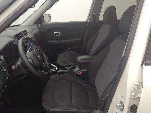 Used 2019 Kia Soul + FWD image 17