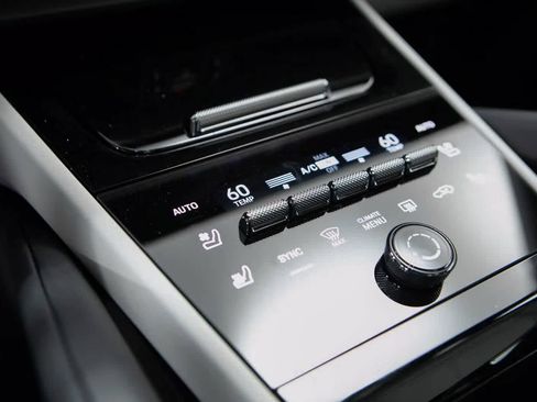 Certified 2026 Porsche Cayenne Coupe AWD/4WD image 29