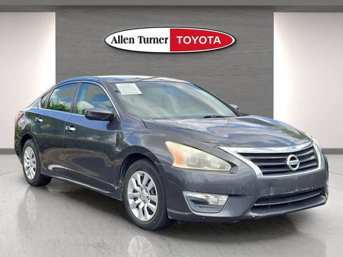 Used 2013 Nissan Altima 2.5 S FWD image 2