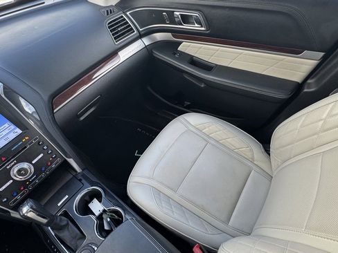 Used 2017 Ford Explorer Platinum image 10