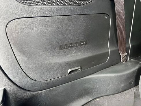 Used 2024 Chrysler Pacifica Limited w/ Uconnect Theater Family Group FWD image 38