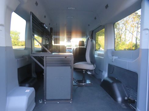Used 2018 Ford Transit 150 XLT image 21