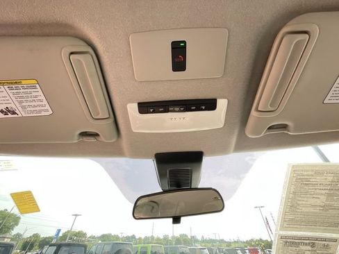 Used 2023 Nissan Kicks SR w/ SR Premium Package FWD image 22