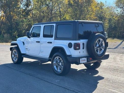 Used 2019 Jeep Wrangler Unlimited Sahara image 6