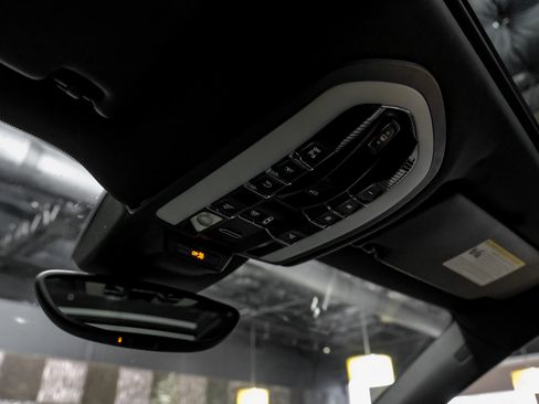 Used 2017 Porsche Macan image 24