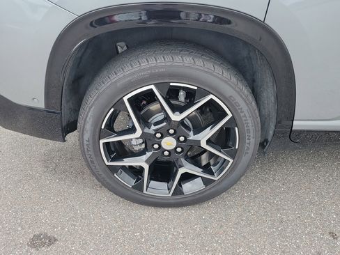 Used 2025 Chevrolet Traverse High Country FWD image 41