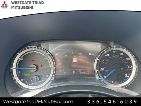 Used 2024 Toyota Highlander XLE AWD/4WD image 9