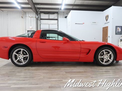 Used 2002 Chevrolet Corvette Coupe w/ Preferred Equipment Group2 RWD image 9