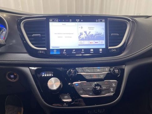 New 2025 Chrysler Pacifica Select image 11