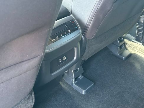 Used 2025 Nissan Pathfinder SV FWD image 24