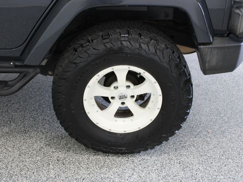 Used 2017 Jeep Wrangler Unlimited Sahara w/ Quick Order Package 24E Chief AWD/4WD image 10