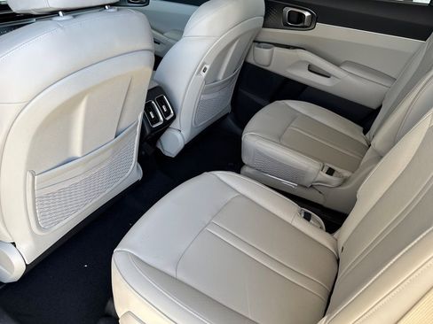 New 2025 Kia Sorento EX image 9