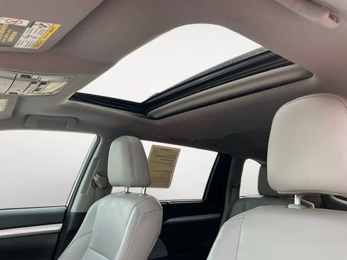 Used 2017 Toyota Highlander XLE image 28