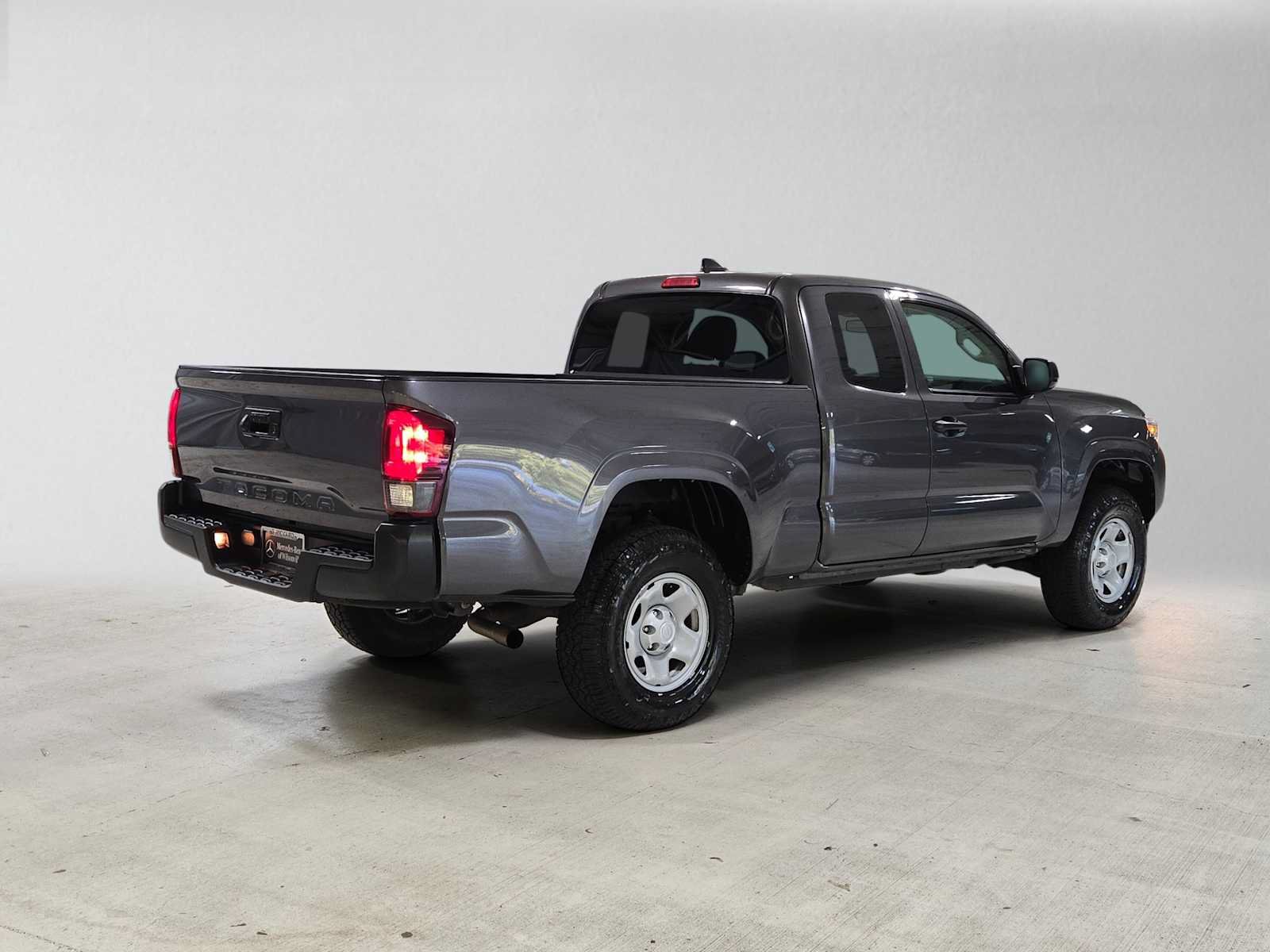Used 2022 Toyota Tacoma SR RWD image 3