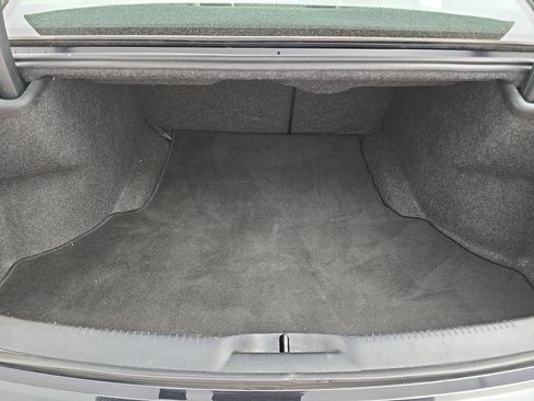 Used 2019 Chrysler 300 Limited RWD image 12