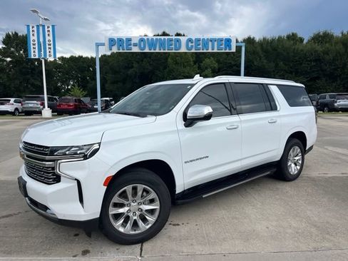 Used 2023 Chevrolet Suburban Premier AWD/4WD image 2