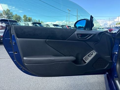 Used 2025 Toyota GR86 Premium w/ ALL Weather Mat Package (TMS) RWD image 16