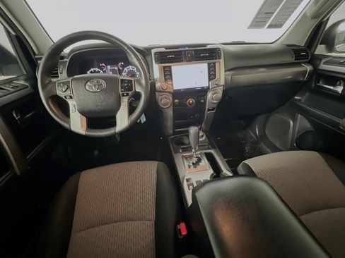 Used 2020 Toyota 4Runner SR5 AWD/4WD image 29