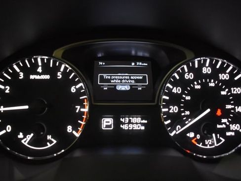 Used 2015 Nissan Altima 2.5 SV w/ Convenience Package FWD image 25