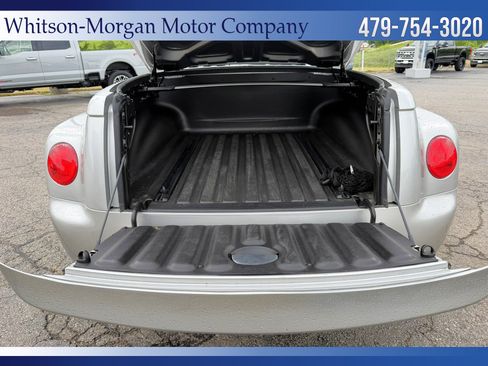 Used 2005 Chevrolet SSR w/ Preferred Equipment Group RWD image 12