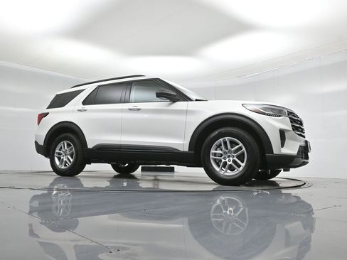 New 2026 Ford Explorer Active image 3