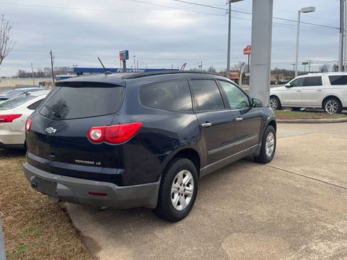 Used 2010 Chevrolet Traverse LS image 6