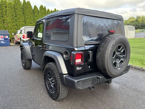 Used 2023 Jeep Wrangler Sport AWD/4WD image 6
