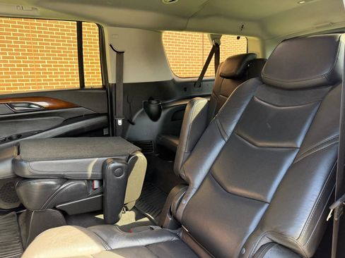 Used 2020 Cadillac Escalade ESV Luxury w/ Escalade Sport Edition AWD/4WD image 22