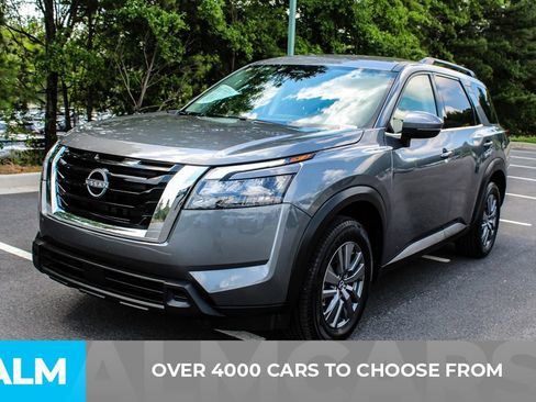 Used 2025 Nissan Pathfinder SV FWD image 3