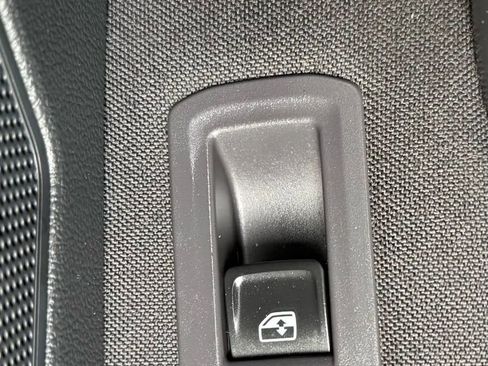 Used 2018 Volkswagen Tiguan S image 27