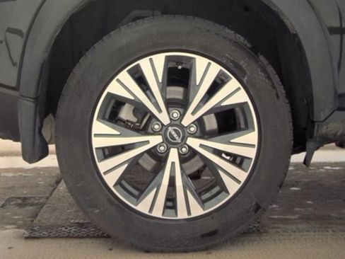 Used 2023 Nissan Rogue SV image 18