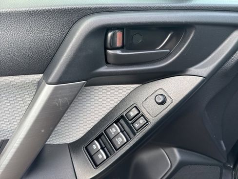 Used 2018 Subaru Forester 2.5i Premium image 9