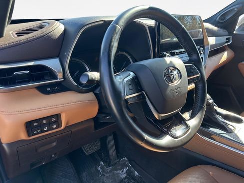 Used 2021 Toyota Highlander Platinum image 49