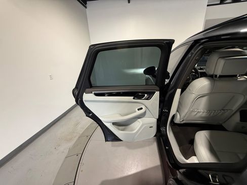 Used 2021 Porsche Macan AWD/4WD image 14